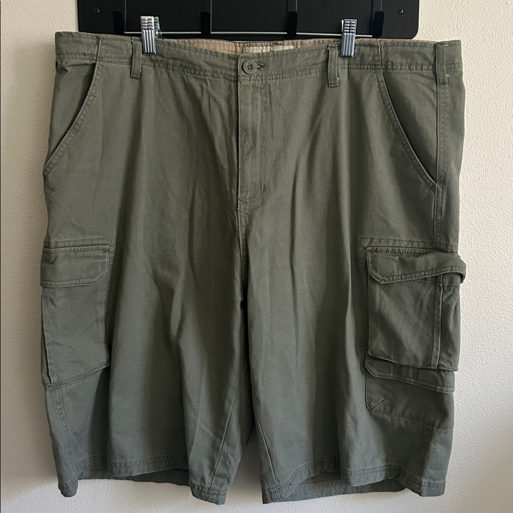 Old Mill Men's Cargo Sage Green Cotton Canvas Velcro Flap Pockets Shorts..42